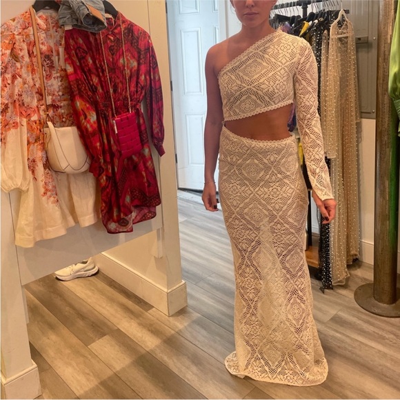 NWT Bronx and Banco: Ameena Cut Out One Shoulder Gown in Cream (sold on
Revolve) - Picture 5 of 6